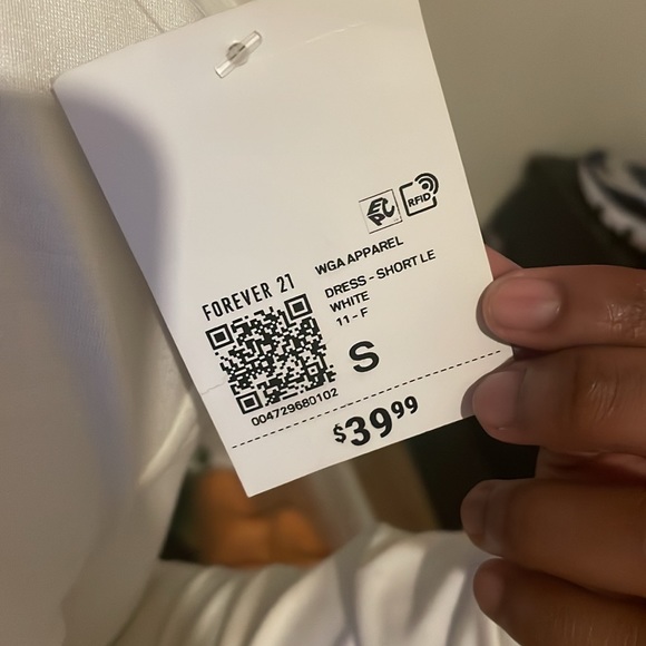 This dress is from forever 21 never worn out the door and still have the tag on - Picture 3 of 3